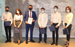 ЮНЫЕ ПОБЕДИТЕЛИ ХАНТАТОНА ПОЛУЧИЛИ ПРИЗЫ