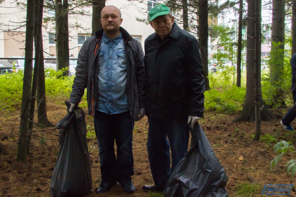 Сотрудники ЮНИИ ИТ приняли участие во Всероссийском экологическом субботнике.