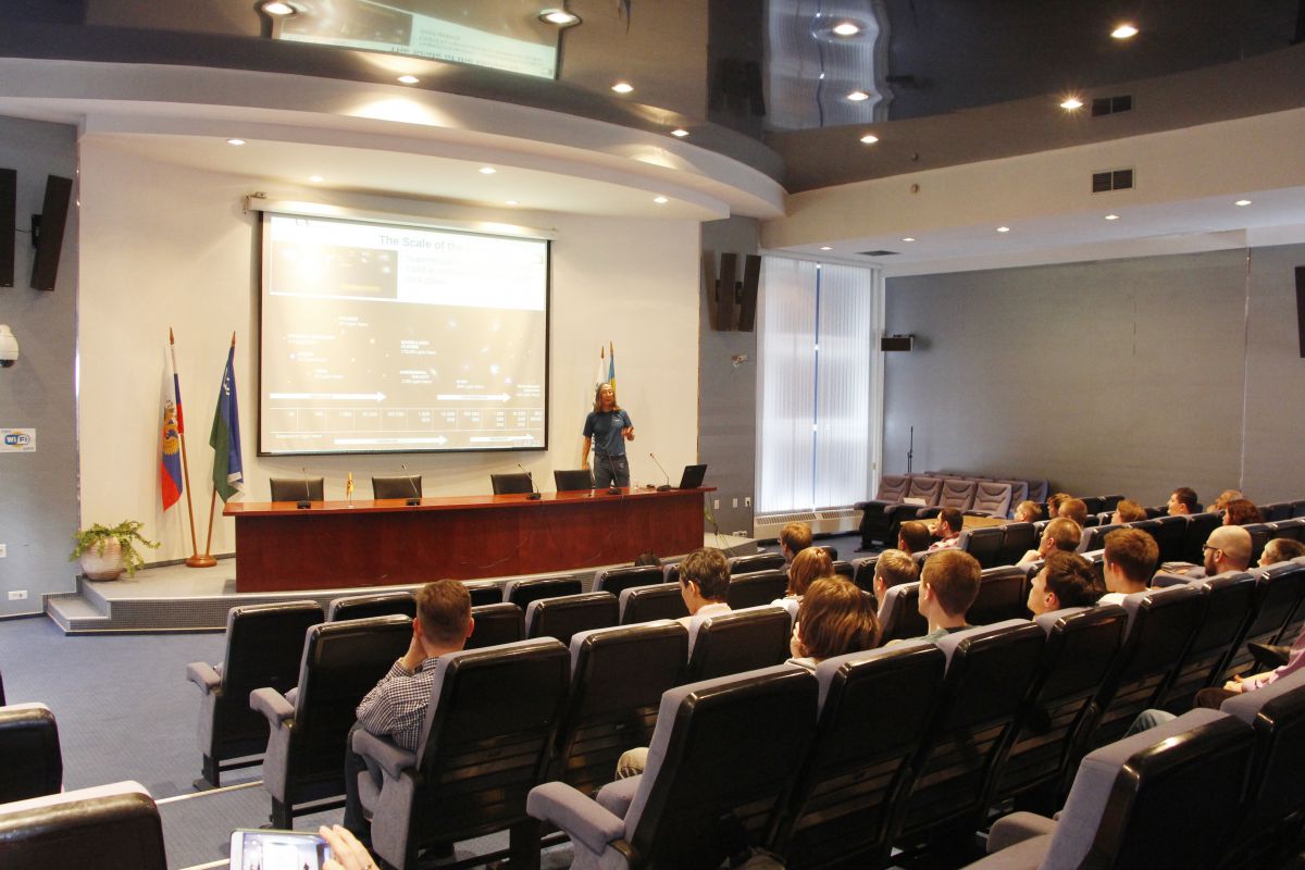 В ЮНИИИТ прошли лекции всемирно известных IT-специалистов