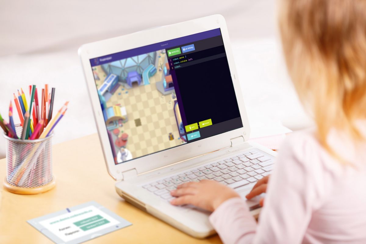 В Югре открыт набор в образовательный проект «Кодвардс»