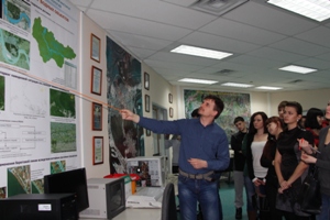 Будущие экологи, химики, биологи, геологи побывали в Югорском НИИ информационных технологий.