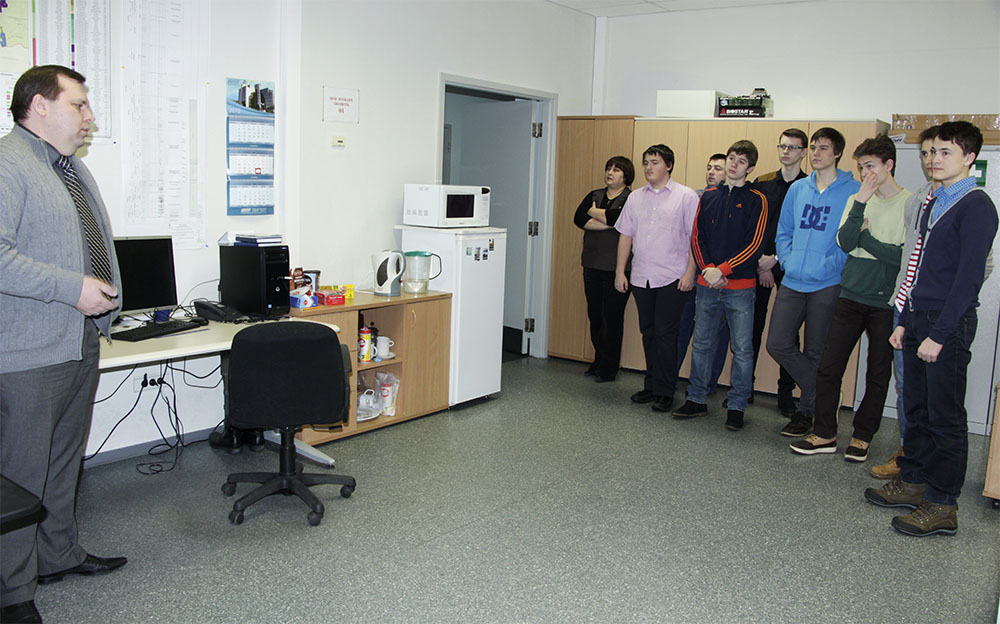 Более 300 учащихся образовательных учреждений Ханты-Мансийска стали гостями Югорского НИИ информационных технологий в День открытых дверей