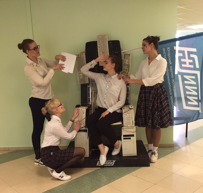 ЮНИИИТ организовал фотозону «IT-трон»