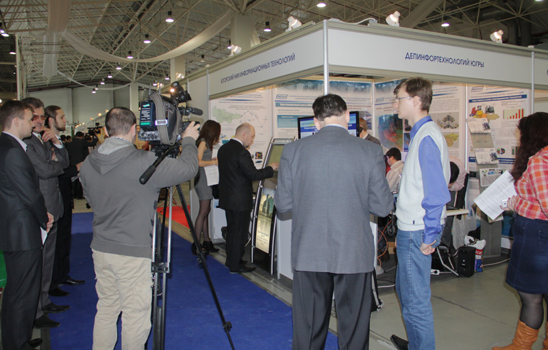 Бесплатную электронную подпись мог получить любой желающий, посетивший «Югорский промышленный форум» в Ханты-Мансийске.