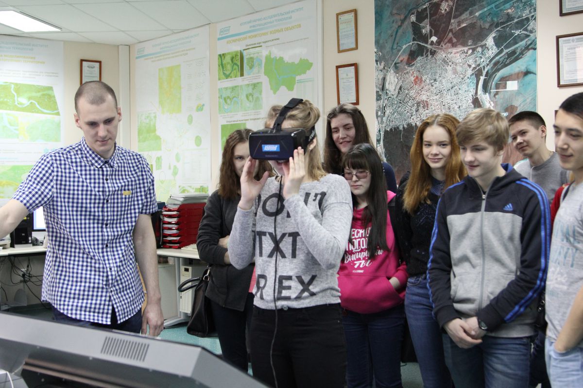 В ЮНИИ ИТ прошла познавательная экскурсия для студентов