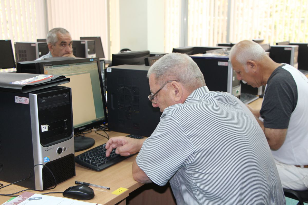 ЮНИИ ИТ помогает сократить цифровой разрыв