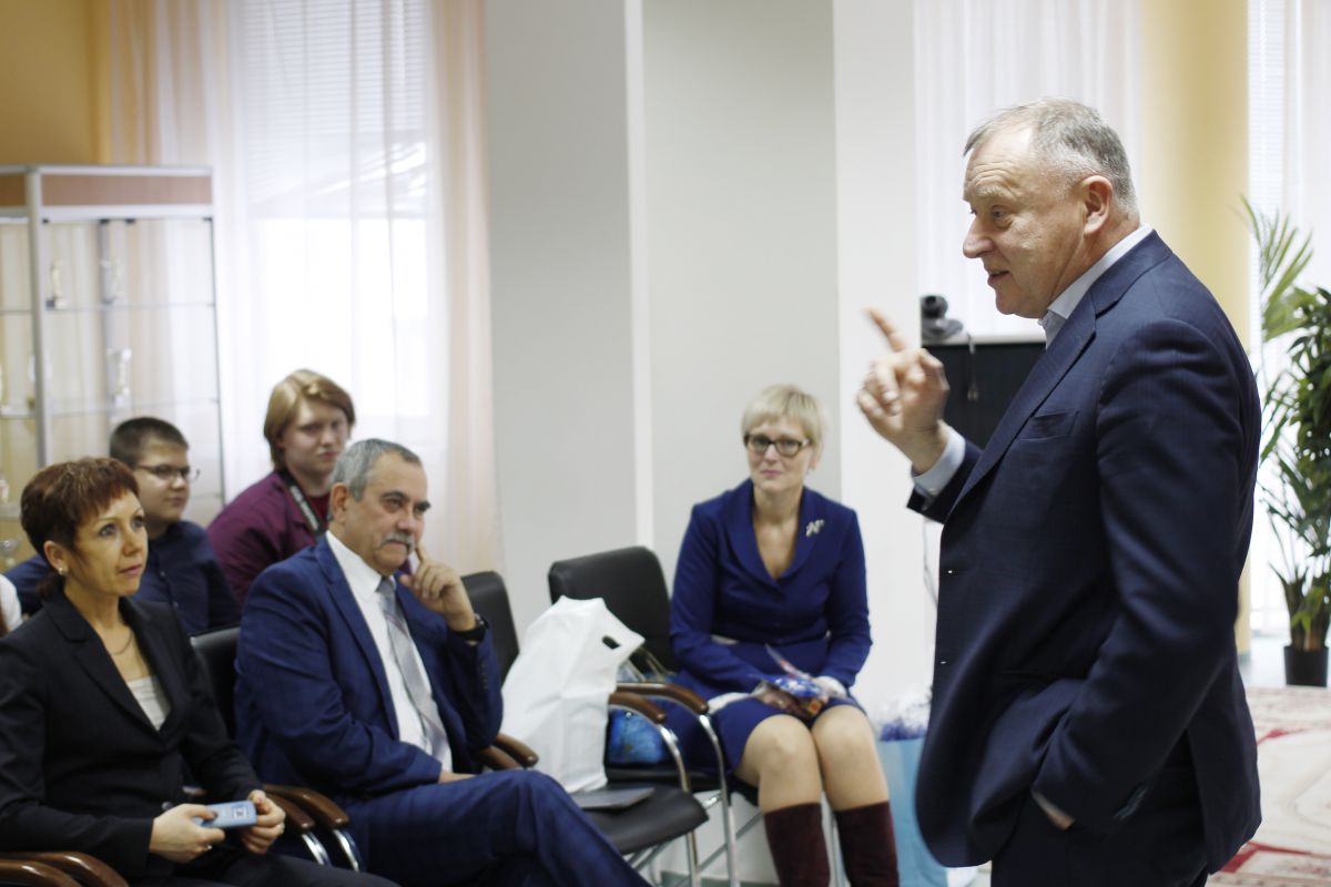 Директор ЮНИИИТ принял участие в «Уроке цифры»